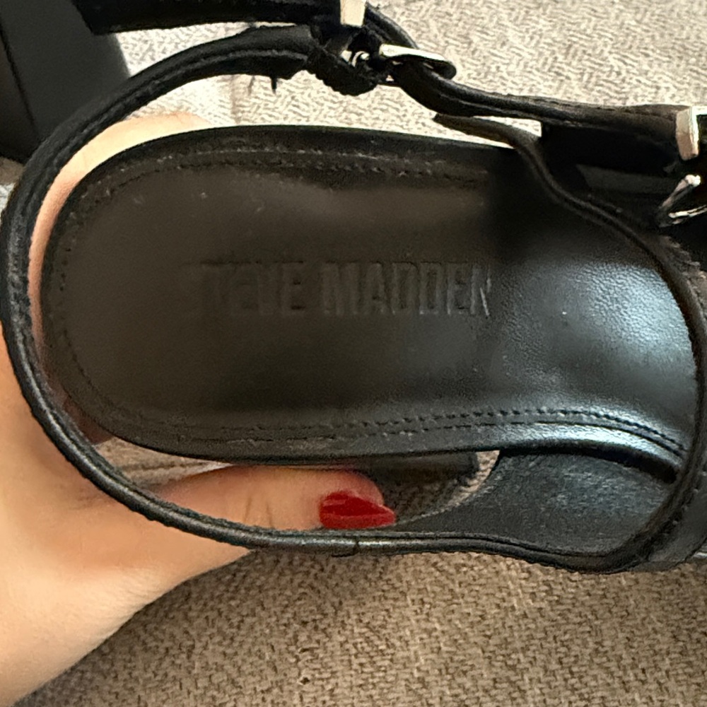 Steve Madden Black Chunky Heel Shoes - Picture 2 of 6